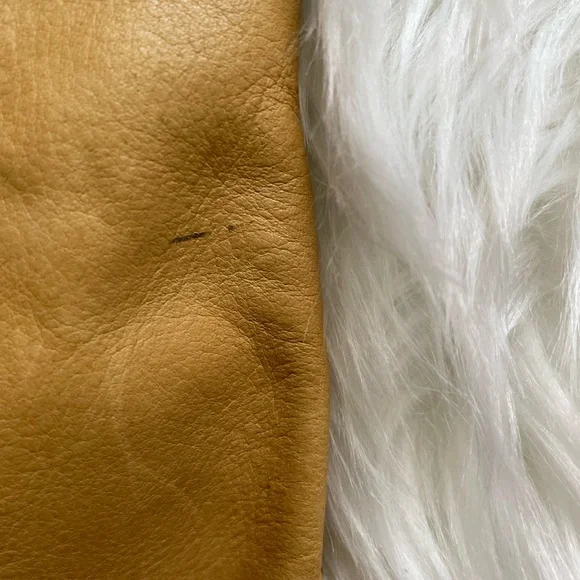 Fossil Tan Yellow Leather Crossbody Purse, Vintage with Adjustable Strap - Picture 9 of 12